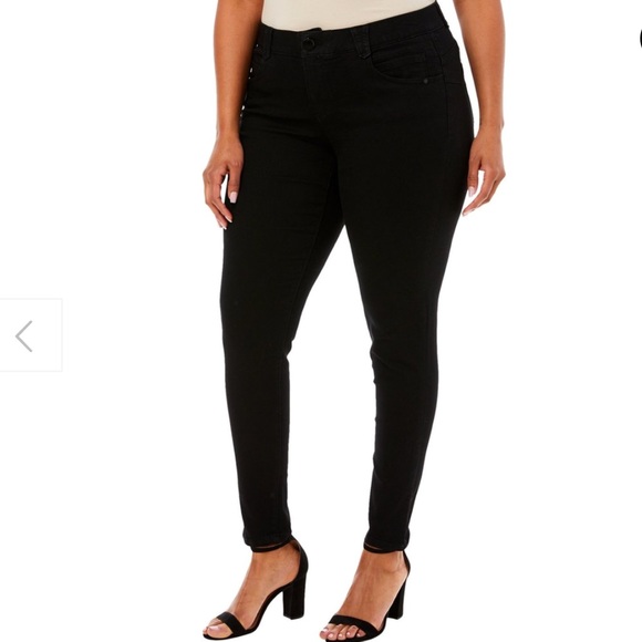 Democracy Denim - Democracy Black wash High Rise Ankle Stretch Jean Size 20